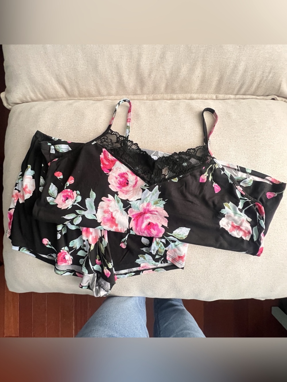 Joyspun Floral Pajama Set in Black & Pink Size Large Like New